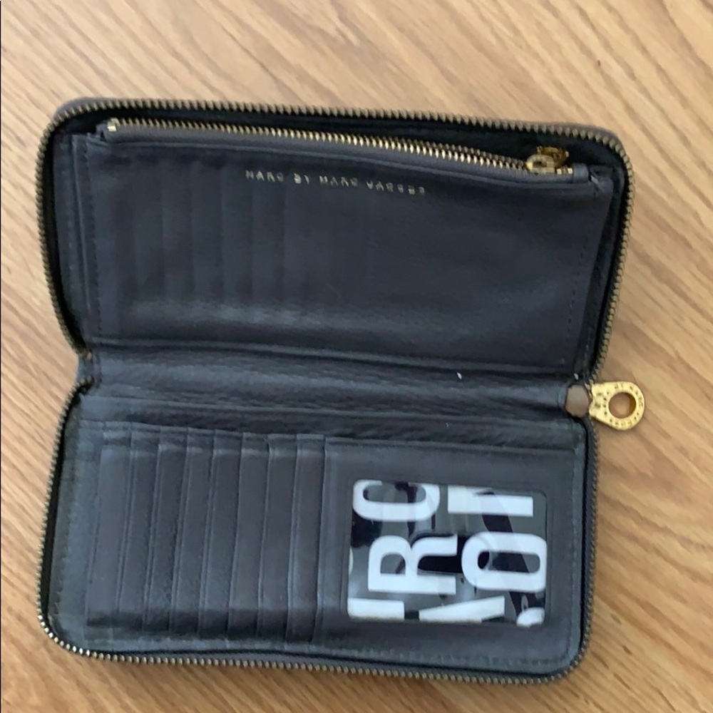 MARC JACOBS leather zip around wallet - Picture 2 of 5